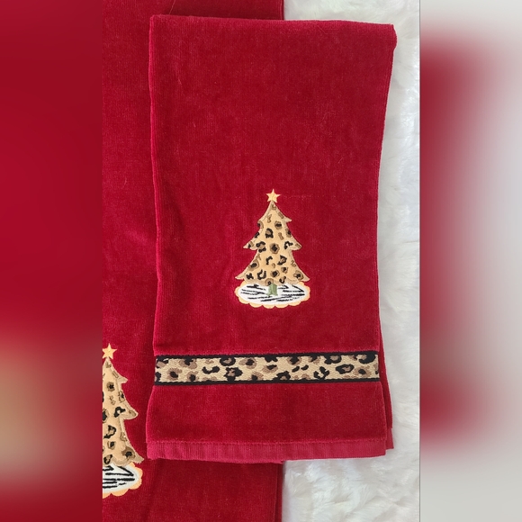 Ritz - Christmas Red Leopard Print 3 Pc Towel Set - Picture 2 of 7